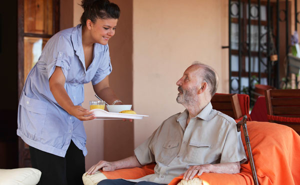 Dénutrition des personnes âgées : comment la combattre ?