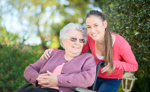 comment choisir la dame de compagnie d une personne agee petits fils