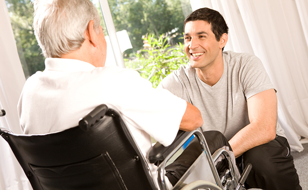 Prise en charge d’un fauteuil roulant - Fiche pratique Petits-fils, aide à domicile pour personnes âgées