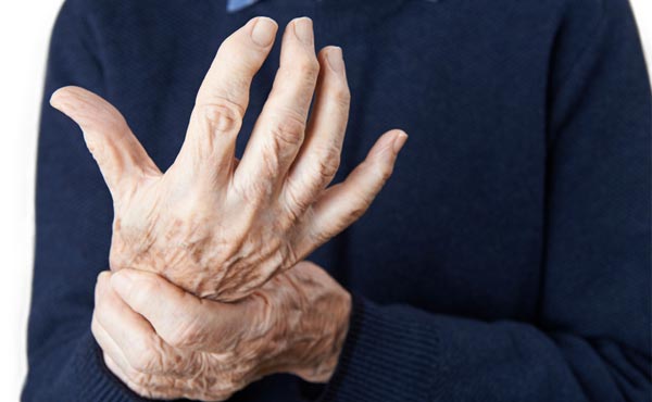 Arthrose de la personne âgée : aide à domicile adaptée