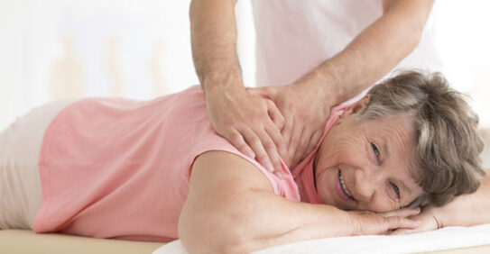 Kinésithérapeute à domicile pour les personnes âgées