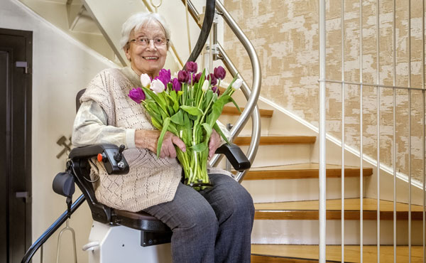 Monte escalier pour personne âgée : tarifs et conseils