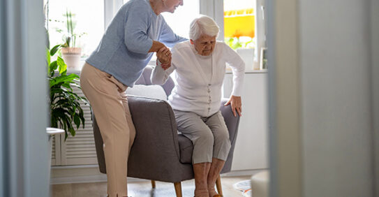 Statut aidant familial : comment être officiellement reconnu et faire valoir vos droits ?