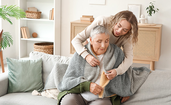 Aidant familial avec une personne âgée Aidant familial avec une personne âgée
